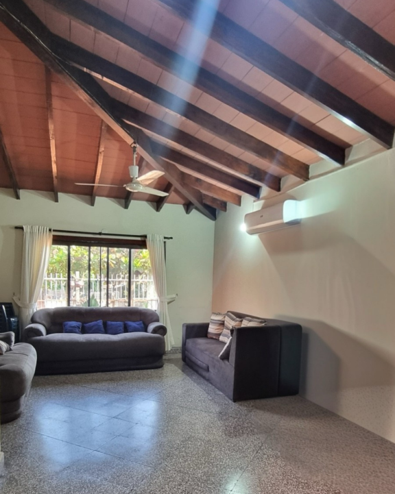 En Venta - CASA DE 4 HABITACIONES EN LAMBARÉ